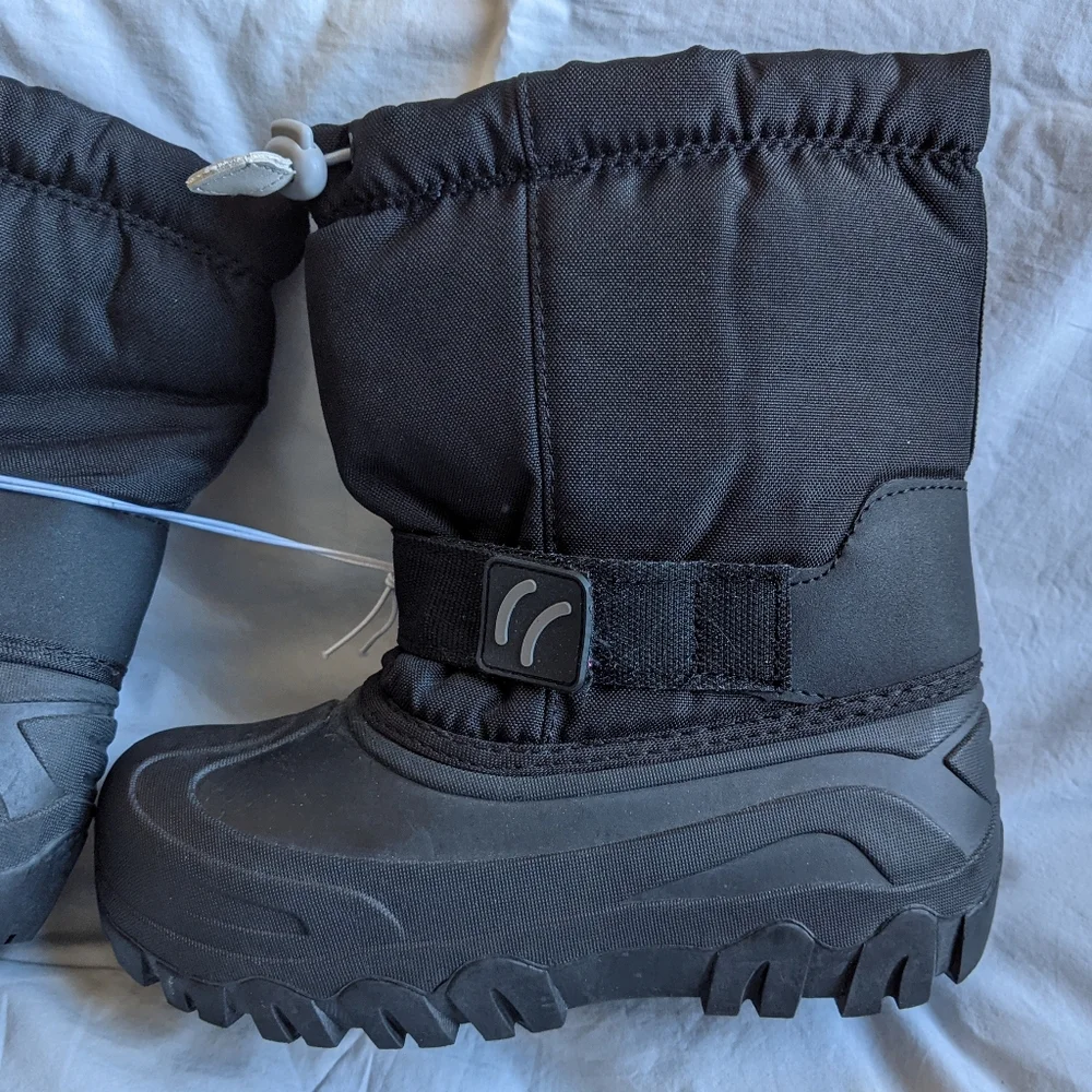 NWT Circo Unisex winter boots size 2